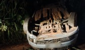 Carro com placas de Maravilha capota