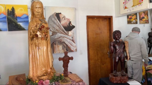 Exposição da ARTEFRON celebra criatividade e ressocialização com obras de oficinas de artes na fronteira
