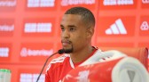 Alerrandro é apresentado no Inter e recebe a camisa 9