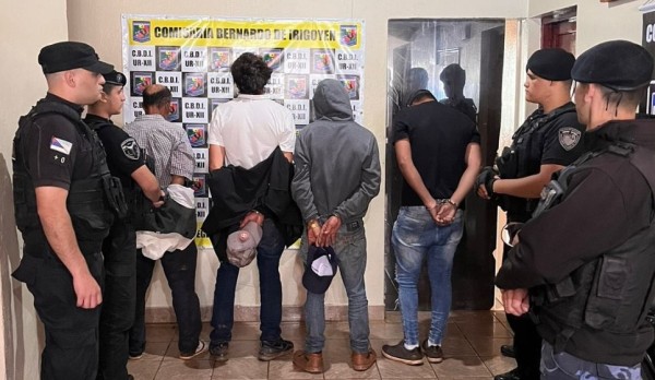 Polícia recupera três carros roubados no Brasil e prende quatro suspeitos em menos de 24 horas