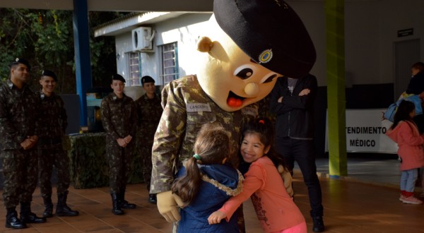 Exército Brasileiro realiza ação cívica na Escola Municipal Jacob Maran