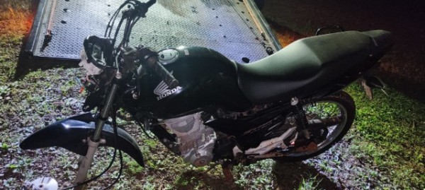 Motocicleta furtada é encontrada parcialmente desmontada