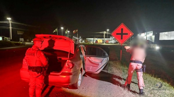 Mulher é presa por tráfico de drogas; bebê de três meses estava com ela