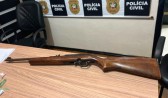Suspeito é preso em flagrante durante cumprimento de mandado por ameaça e posse irregular de arma