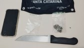 Homem é preso por dirigir perigosamente e portar drogas