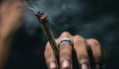 Porte de drogas poderia libertar 42 mil pessoas no Brasil, aponta estudo