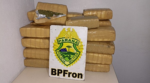 BPFron apreende mais de 30kg de droga após abordagem à ônibus de linha