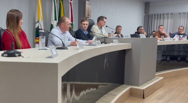 Durante Sessão Ordinária, vereadores “Edinho” e “Chimaia” apresentam indicações; Vereador Alex, faz críticas à nova Aduana de Cargas