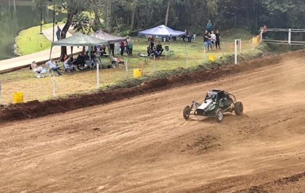 Gaiola Cross reúne grande público e movimenta o fim de semana