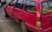 Motorista embriagado invade contramão, bate em carros estacionados e é preso