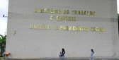 Governo prevê dificuldades para pagar abono salarial e seguro-desemprego até 2026