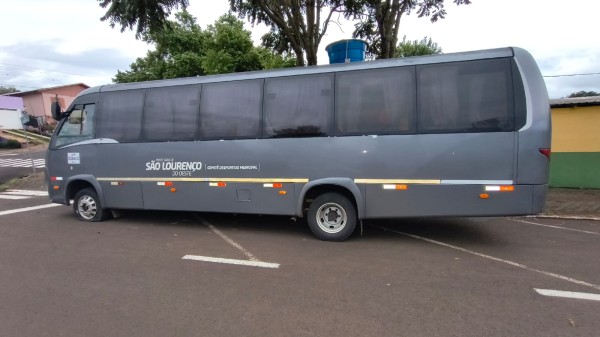 Confusão em campo termina com denúncia de racismo, dano a ônibus e ameaças