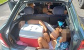 PRF flagra crianças sendo transportadas dentro de porta-malas de carro em SC