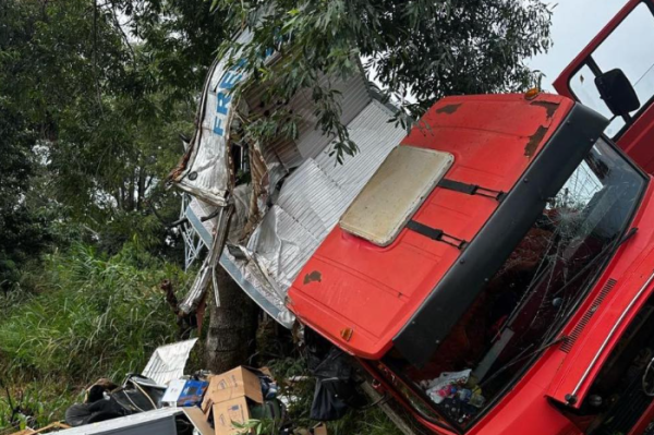 Seis pessoas ficam feridas em acidente na PR-281