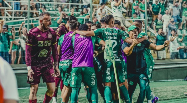 Chapecoense busca empate heroico contra o Coritiba e segue invicta na Série A