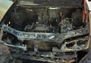 Veículo fica parcialmente destruído pelo fogo na Av. Washington Luiz