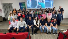 Rotary Club entrega mais de 80 óculos a crianças do município