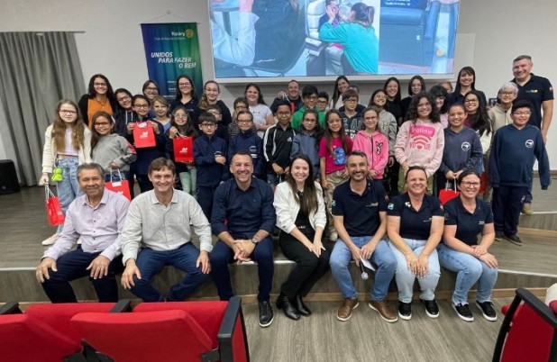 Rotary Club entrega mais de 80 óculos a crianças do município