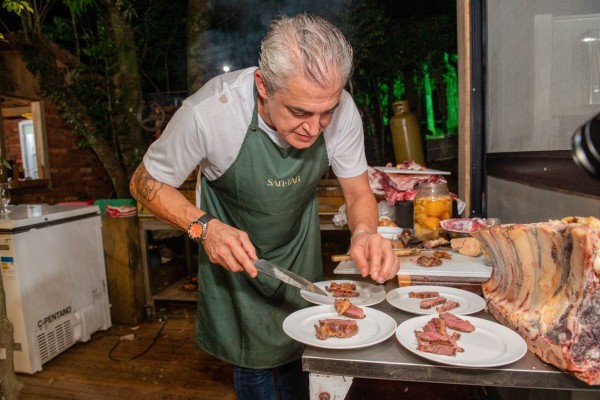 Jantar especial oferecido pelo SANTAN tem como chef de cozinha Paulo Campbell