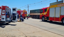 Acidente entre carro e moto deixa homem ferido na BR-163
