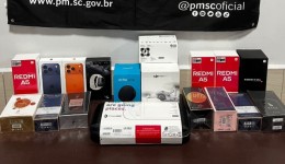 Carro que transportava mais de R$ 30 mil em mercadorias é flagrado pela polícia na SC-157