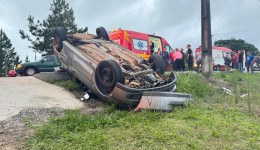 Parati sai da pista e capota após ser fechada por outro veículo na BR-163