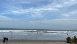Criança é encontrada morta após ser arrastada pela correnteza em praia de Itapoá