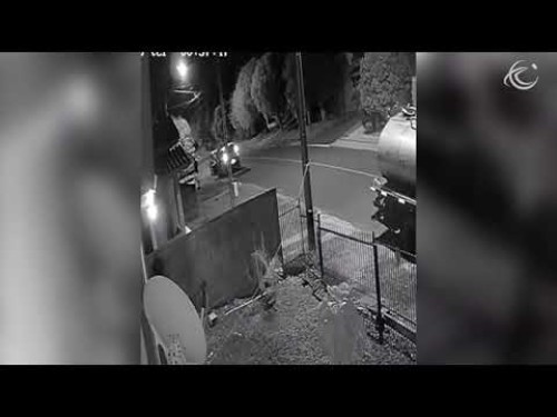 Carro arrasta veículo de aplicativo que atinge caminhão no bairro Peperiguaçu em Dionísio Cerqueira