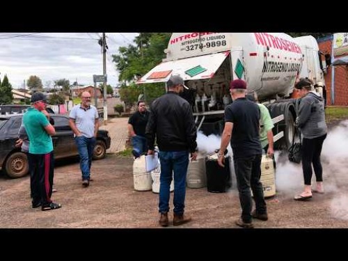 Agricultura de Pranchita realiza entrega de nitrogênio líquido e sêmen para produtores