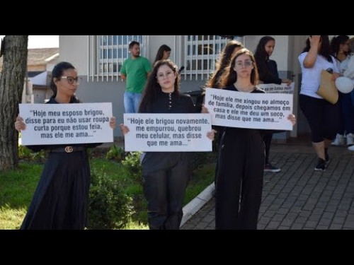 1ª Caminhada do Meio-Dia reuniu dezenas de pessoas em prol ao fim da violência contra as mulheres