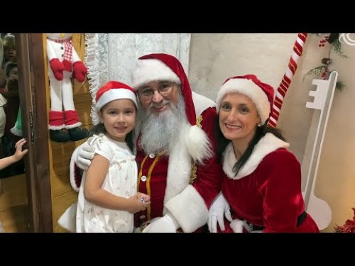 Acendimento das luzes de Natal encanta comunidade e marca chegada do Papai Noel