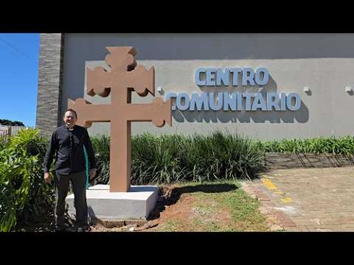 Cruz de Caravaca chama atenção de quem passa pela Igreja Nossa Senhora Aparecida em Barracão