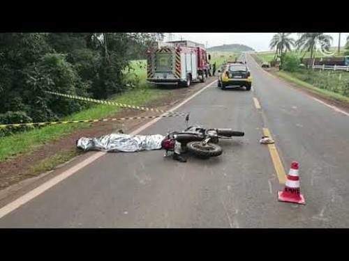 Motociclista morre ao colidir com moto na traseira de caminhão na PR 281 em Planalto