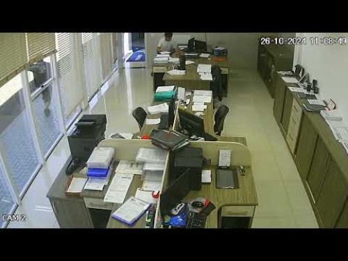 Homem armado com facão assalta um estabelecimento comercial e foge do local em Dionísio Cerqueira